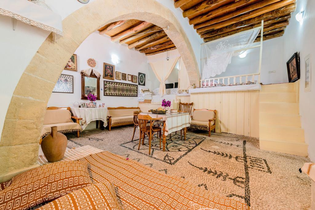 Kamariko Traditional House Afándu Szoba fotó
